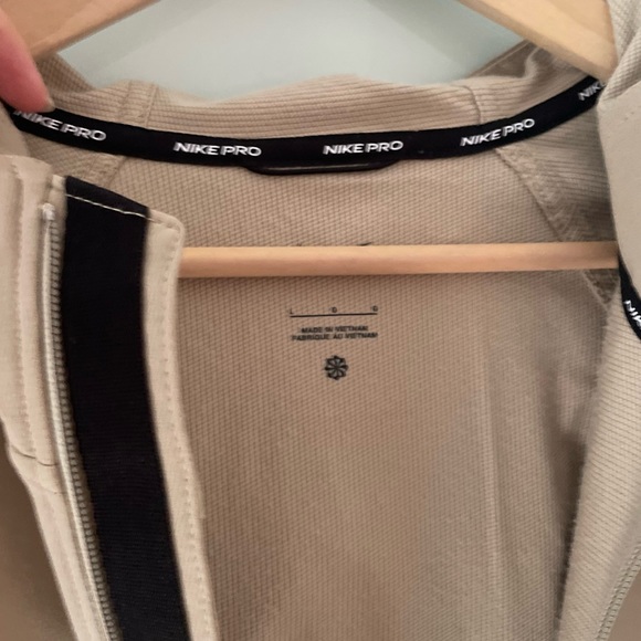 Nike Pro Training Jacket with Hood - Picture 10 of 16